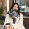 The checkered scarf is a warm, pure cotton, fashionable and versatile accessory for women in autumn and winter details Picture